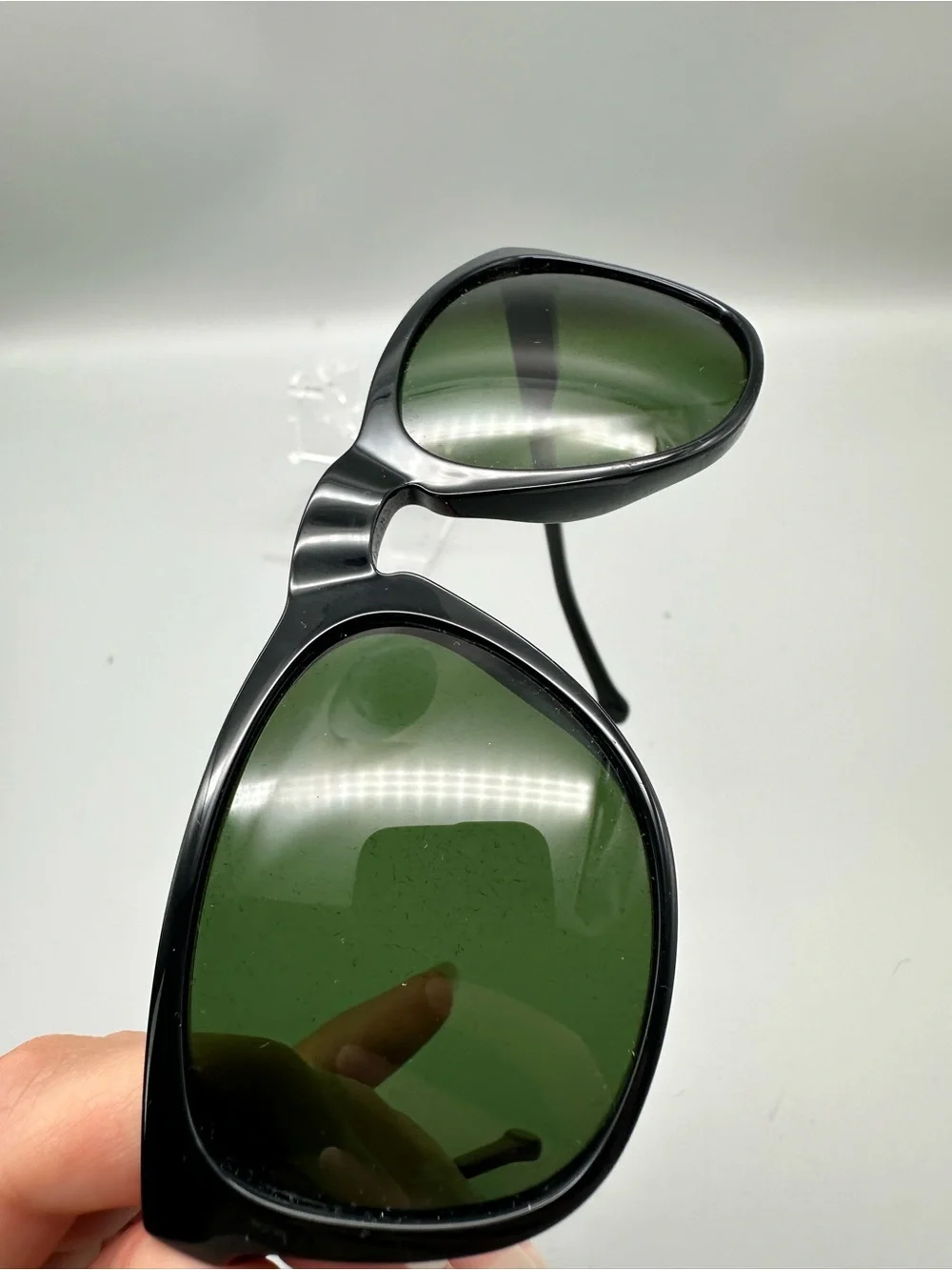 Sunglass Hut HU 2006 500/9A Black Polarized Green Lens Sunglasses Made in Italy
